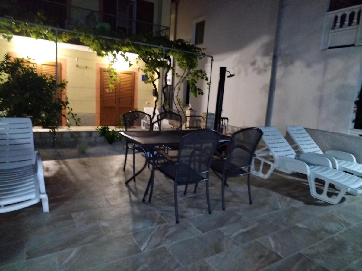 Apartmani Katarina Barbat na Rabu Bagian luar foto